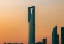 مشهد من الرياض يرمز إلى السوق المالية السعودية