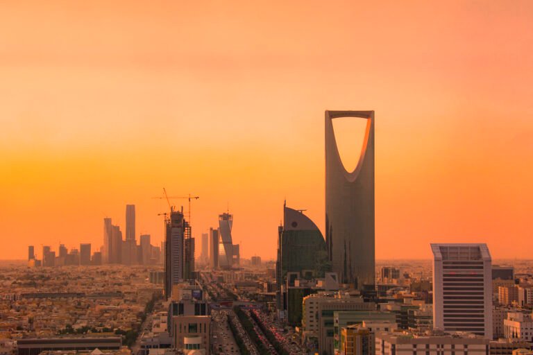 أفق مدينة الرياض ومركز الملك عبدالله المالي حيث مقر تداول السعودية