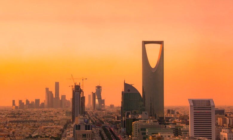 أفق مدينة الرياض ومركز الملك عبدالله المالي حيث مقر تداول السعودية
