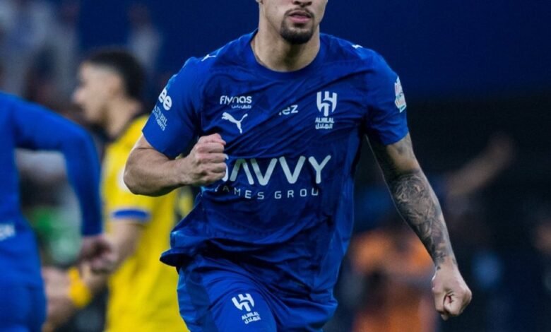 أحد لاعبي الهلال خلال مواجهة التعاون في دوري روشن السعودي 2026
