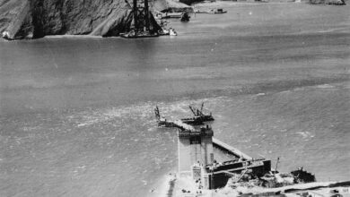 جسر البوابة الذهبية في سان فرانسيسكو أثناء أعمال البناء في 16 يوليو 1934