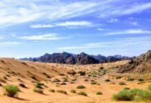 صورة تعبيرية لتكوينات جيولوجية وصحراوية في السعودية