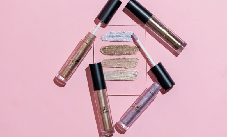 مستحضرات مكياج وظلال عيون - صورة تعبيرية لمادة Ogee Lid Sculpt Liquid Eyeshadow