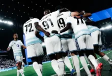 لاعبو نادي نيوم يحتفلون خلال مباراة في دوري روشن السعودي