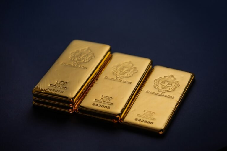 سبائك ذهبية ترمز إلى أسعار الذهب والاستثمار