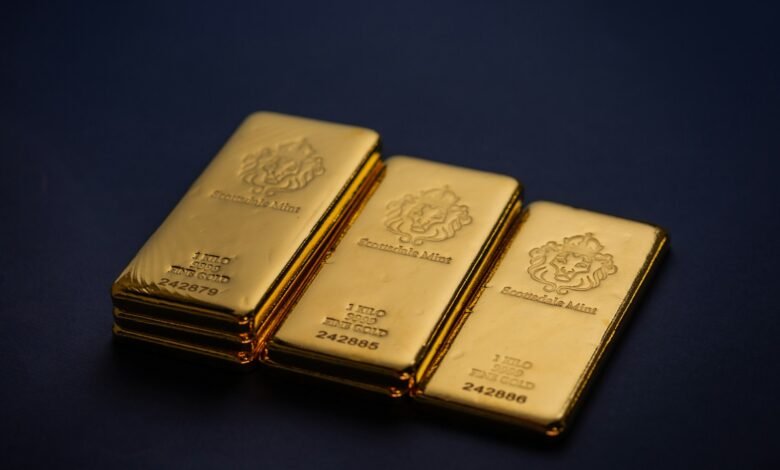 سبائك ذهبية ترمز إلى أسعار الذهب والاستثمار